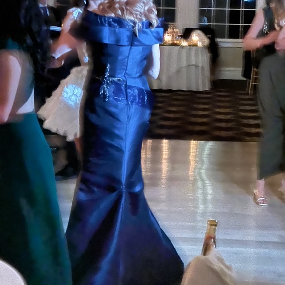 MOB Terani Couture size 12 Dress (fits like 10) price drop⬇️ WATCH VIDEO 🙆♀️ - Picture 3 of 3